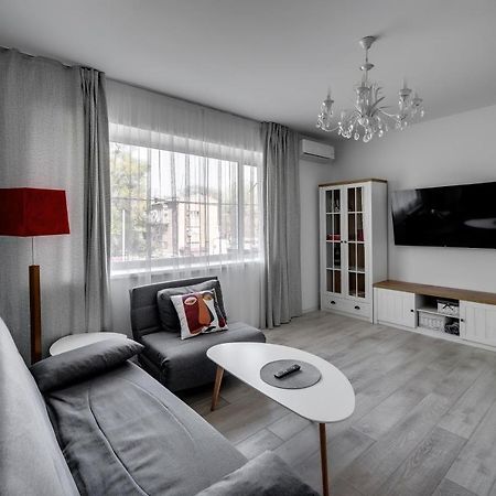 White Apartment Scandinavian Style Zaporizhia Exterior photo